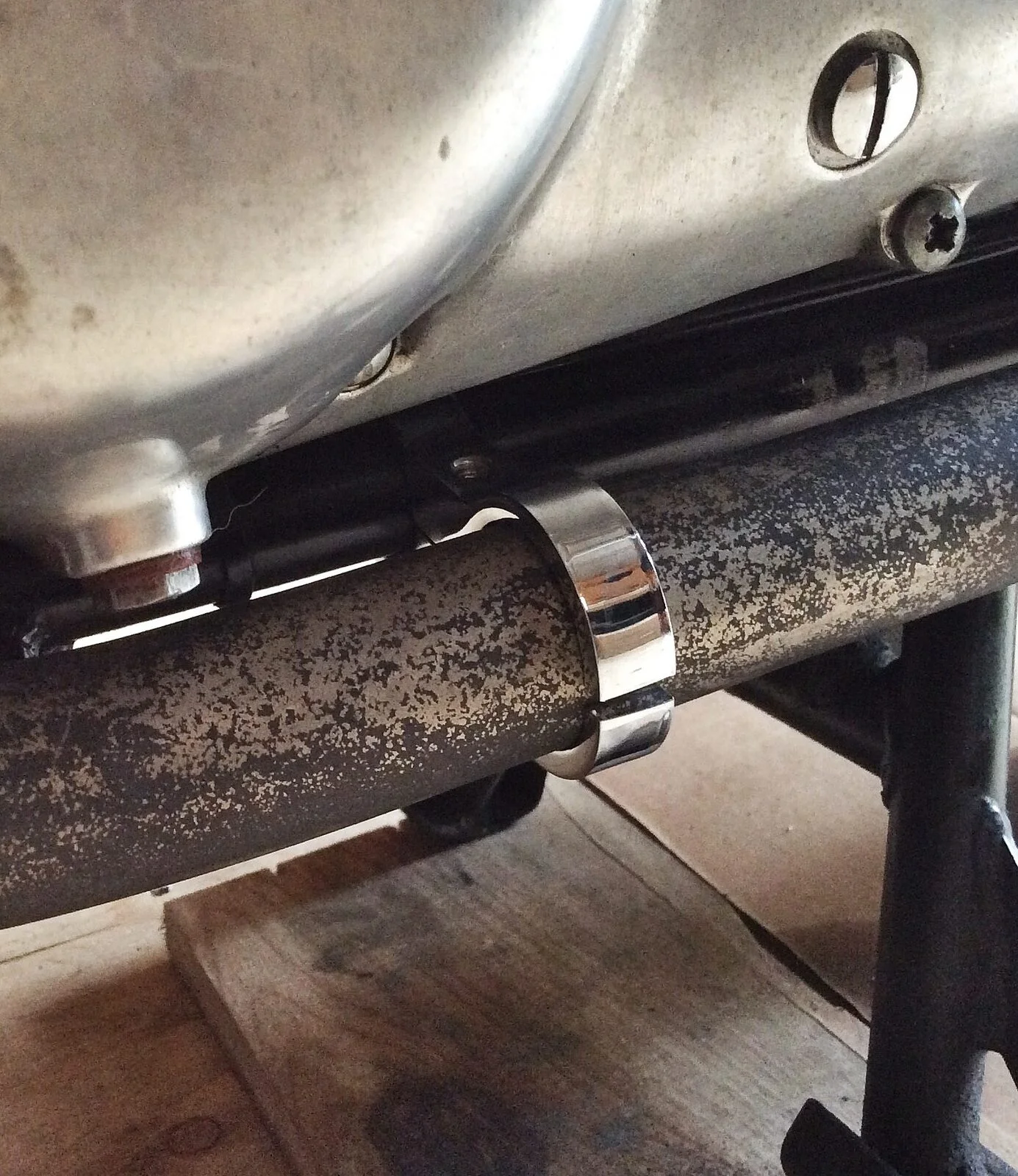 Engineering compromises leading to exhaust threads stripped (2012)