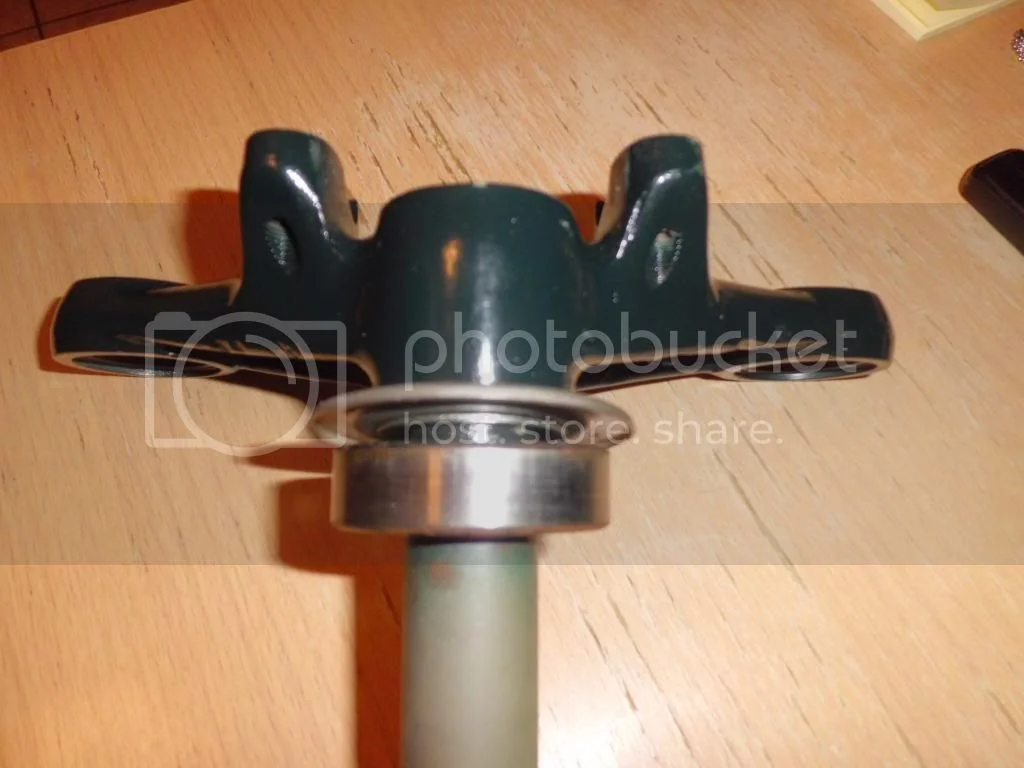 Upper steering head bearing removal? Access Norton