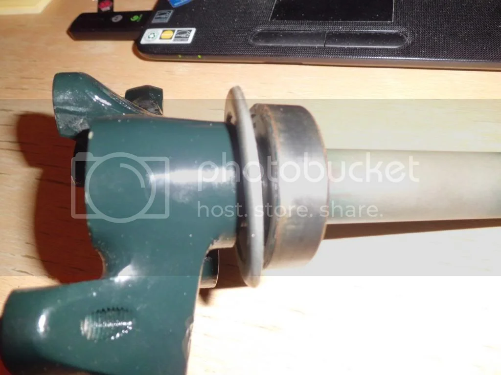 Upper steering head bearing removal? Access Norton