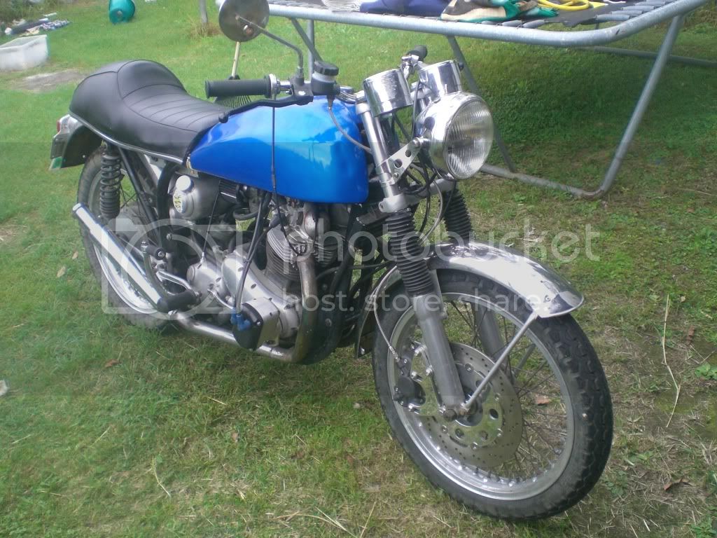 Commando motors in Featherbed frames or other frames