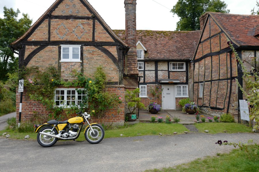 cNw #101 Norton Commando 850