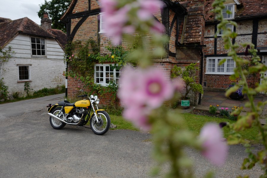 cNw #101 Norton Commando 850