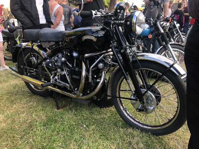 cNw #101 Norton Commando 850