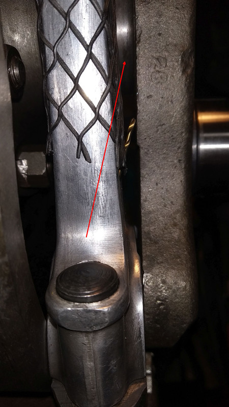 Connecting rod bleed holes