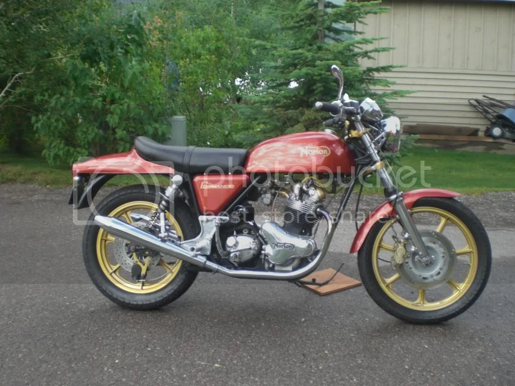 Pictures of your Norton Commandos