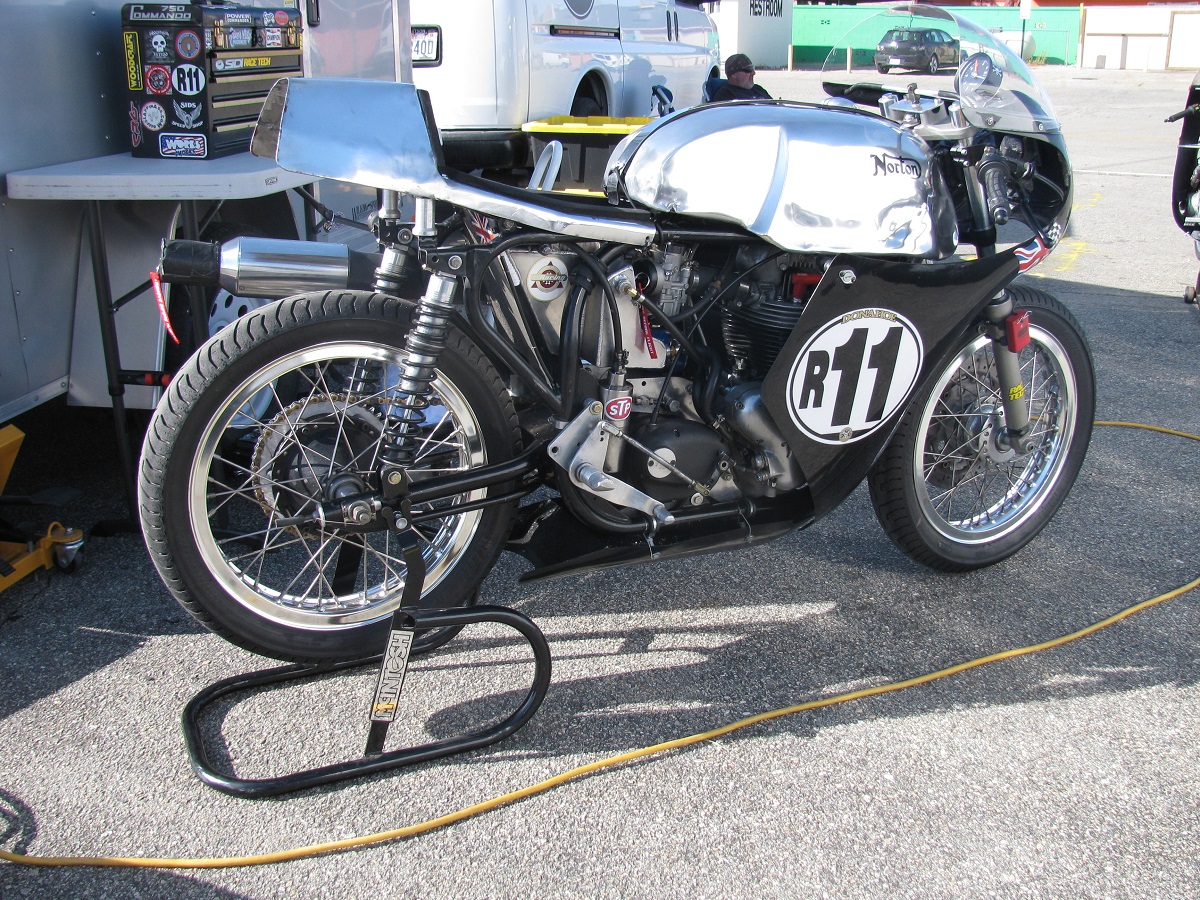 Norton Twins at the Willow Springs AHRMA Race 2018