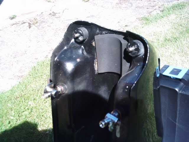 Roadster fuel tank packing