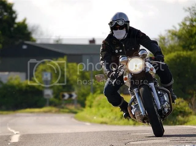 What does the well dressed commando rider wear