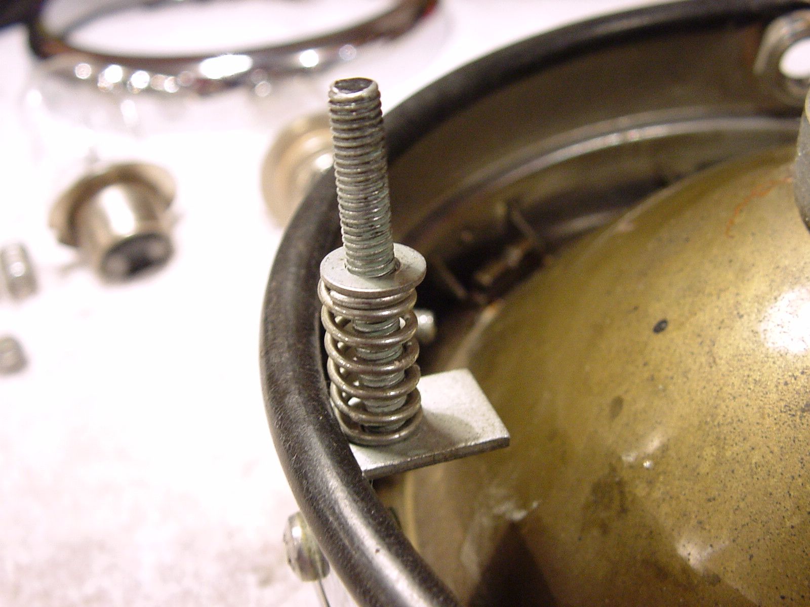 Headlight mount for dunstall fairing