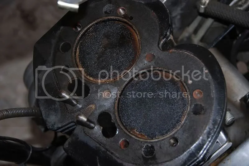 Installing Pistons in cylinders (2010) Access Norton