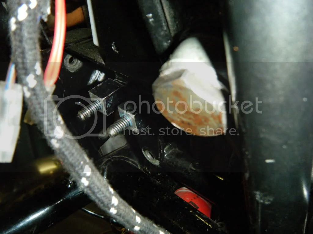 spacing between horn mount and fender.