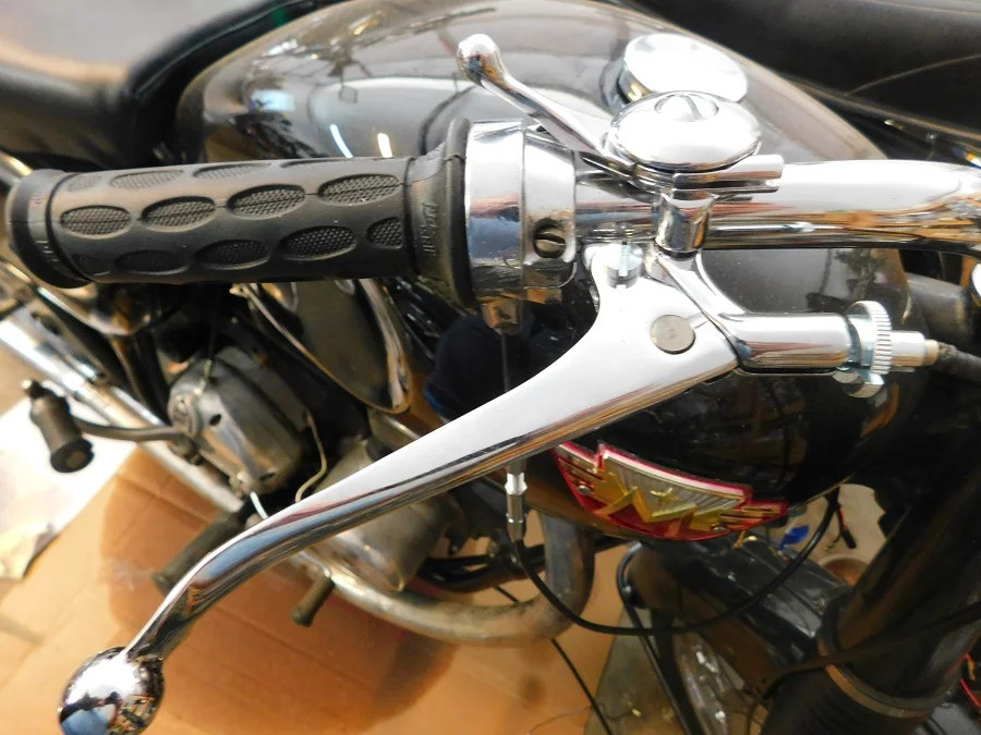 Early, 1969, Commando brake/clutch adjusters