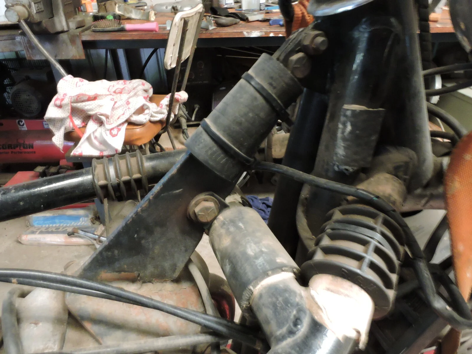 Featherbed: Twin vs Manx, handling, weight, etc