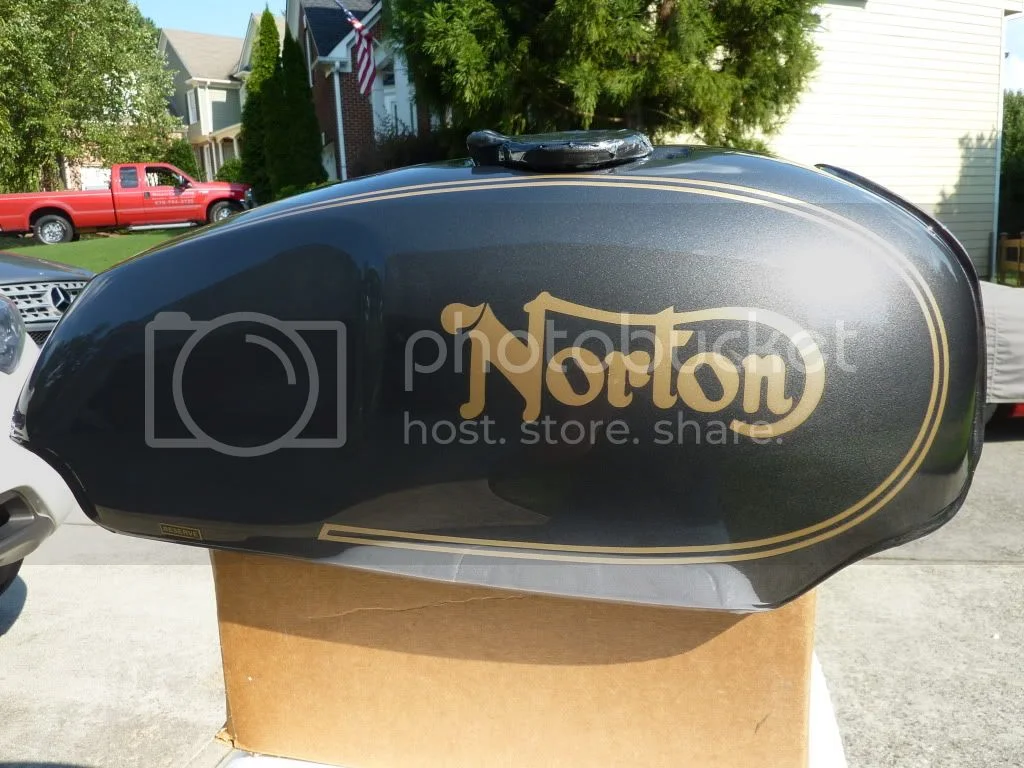 Reasonable '75 Commando paint jobs, New question