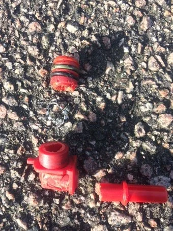 Fuel pump fuel connector