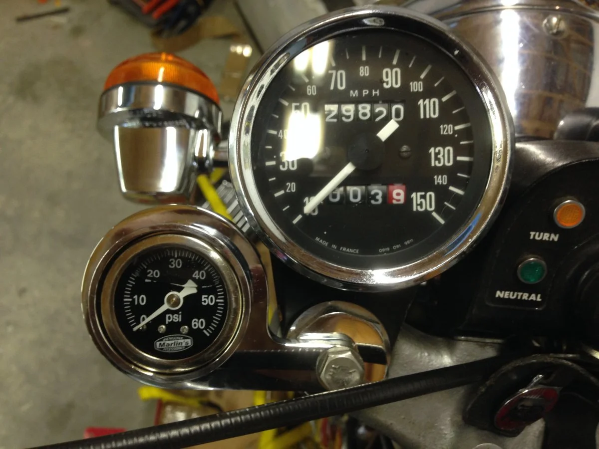 Norton 850 Commando oil pressure gauge Access Norton
