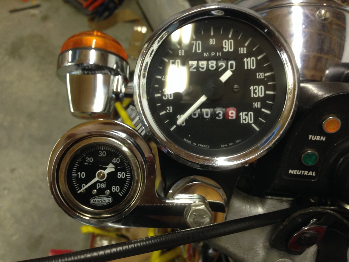 Norton 850 Commando oil pressure gauge