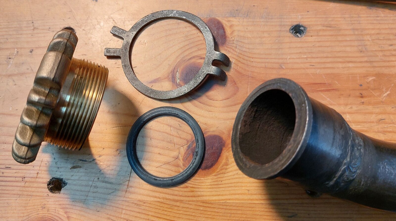 Down pipe sealing washer required?