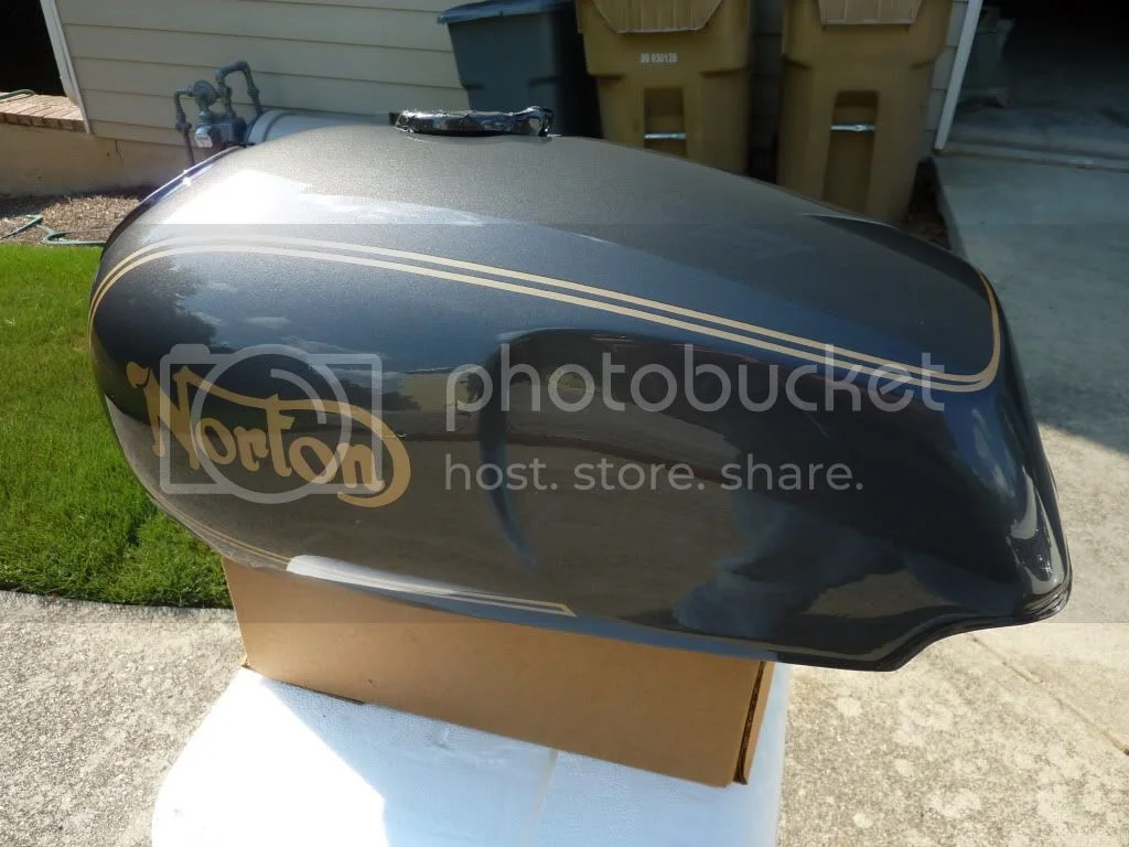 Reasonable '75 Commando paint jobs, New question