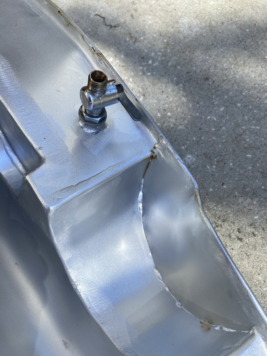 Fastback tank-