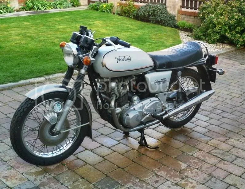 Pictures of your Norton Commandos