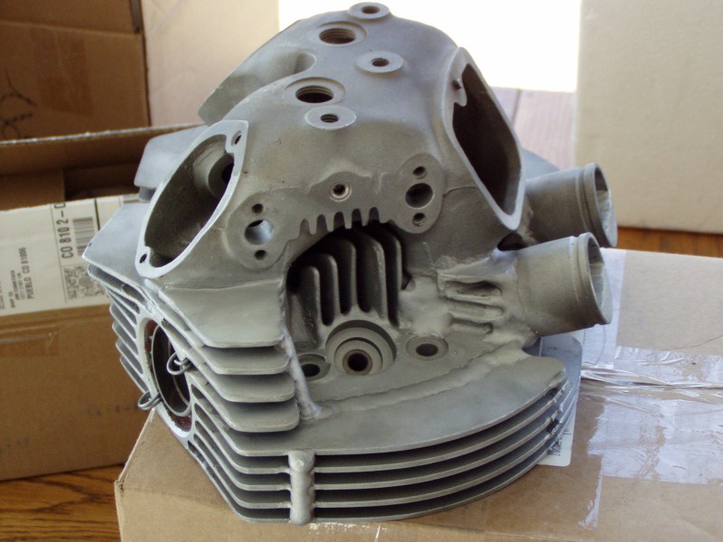 Finned rocker oil feed