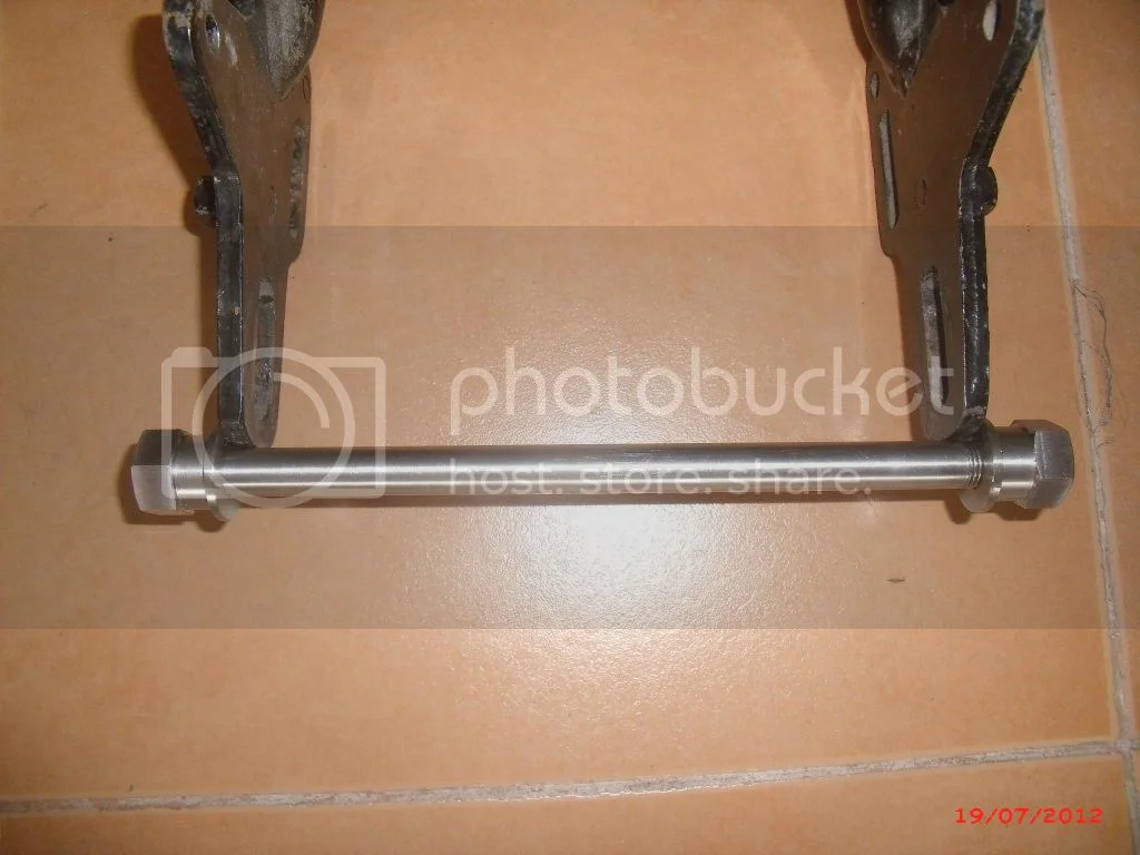 one piece rear axle (2012)