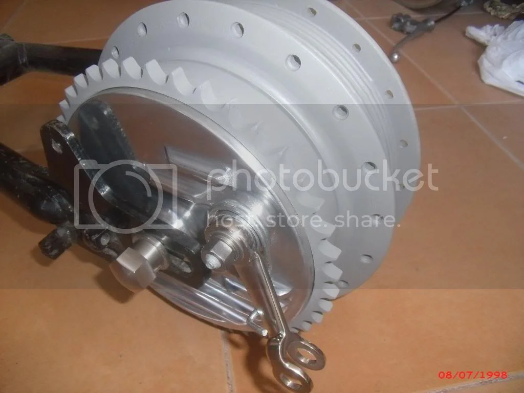 Rear sprocket/drum (2013)