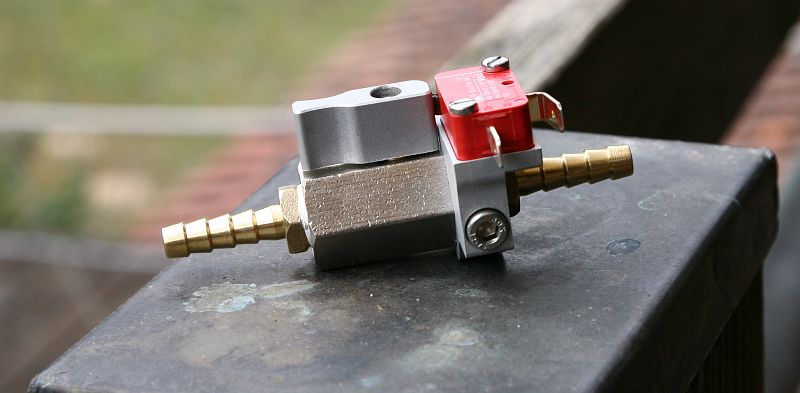 German anti wet sump valve with electrical switch.jpg