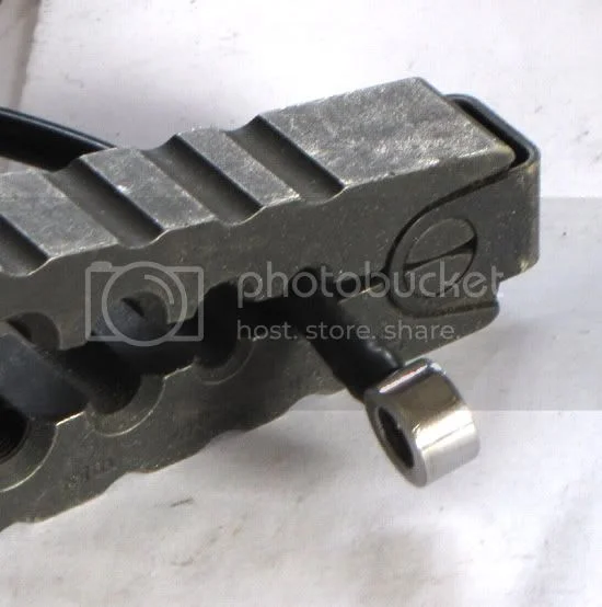 Oil feed, pressure gauge and threads