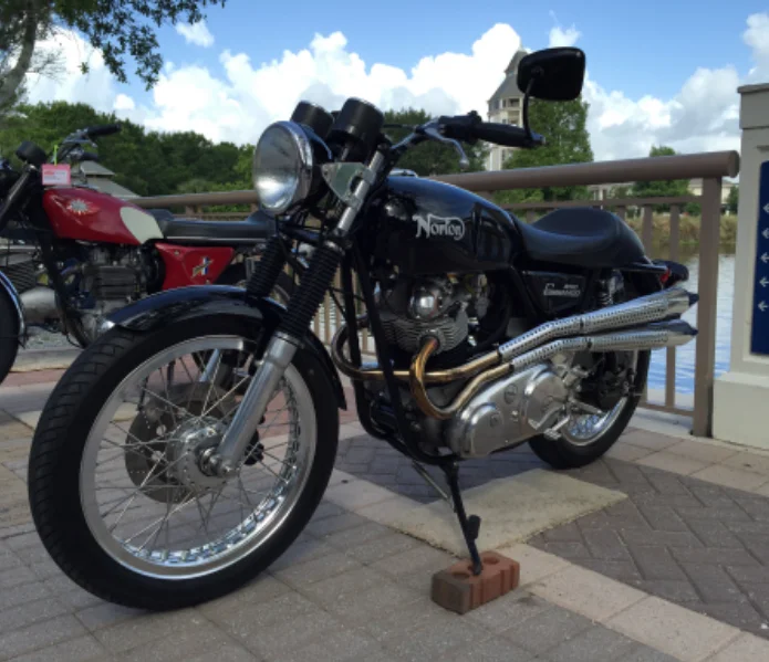 Pictures of your Norton Commandos