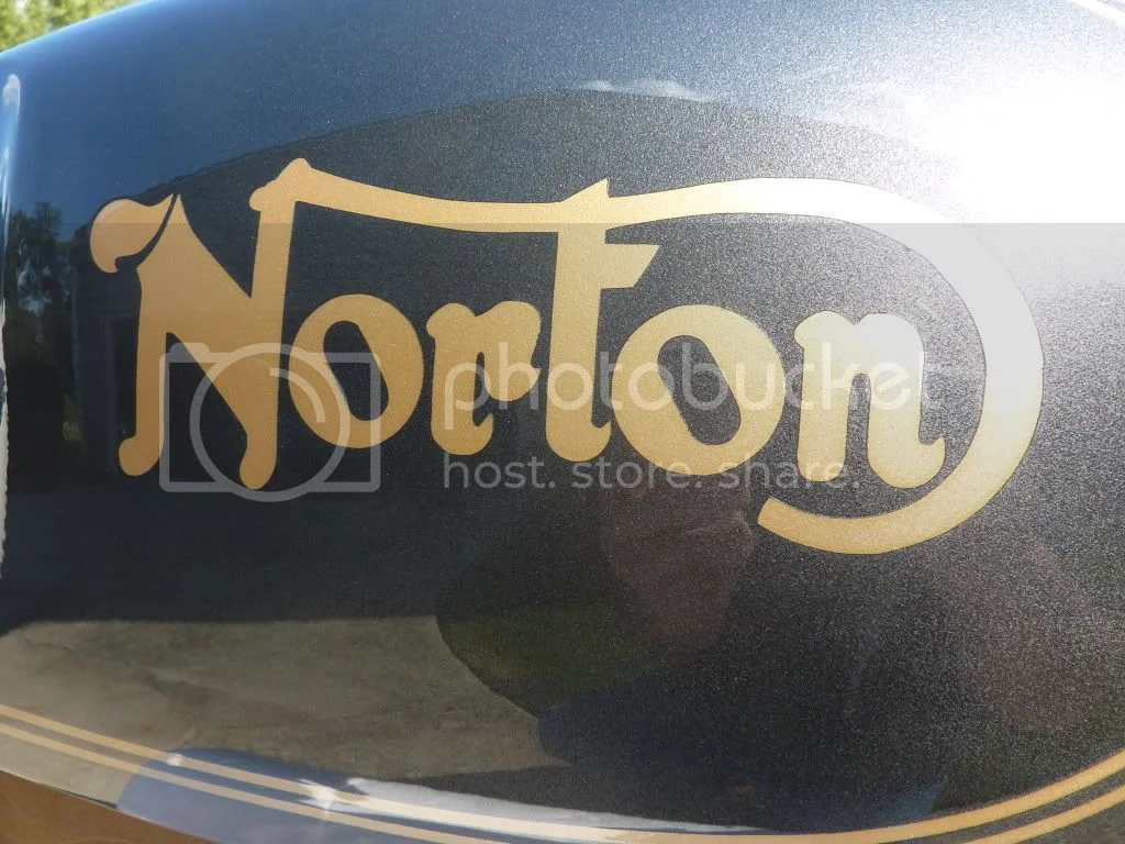 Reasonable '75 Commando paint jobs, New question