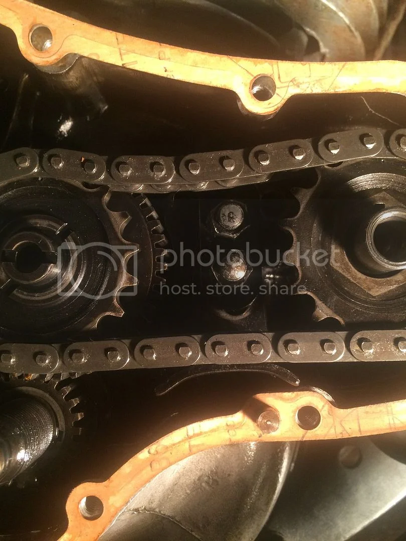 Cam chain roller position