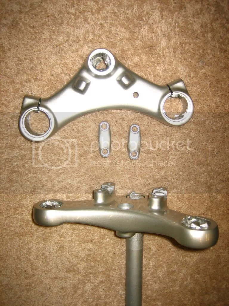 Finish of the Commando fork yokes