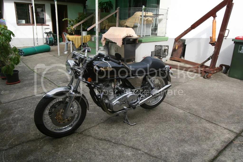 Pictures of your Norton Commandos