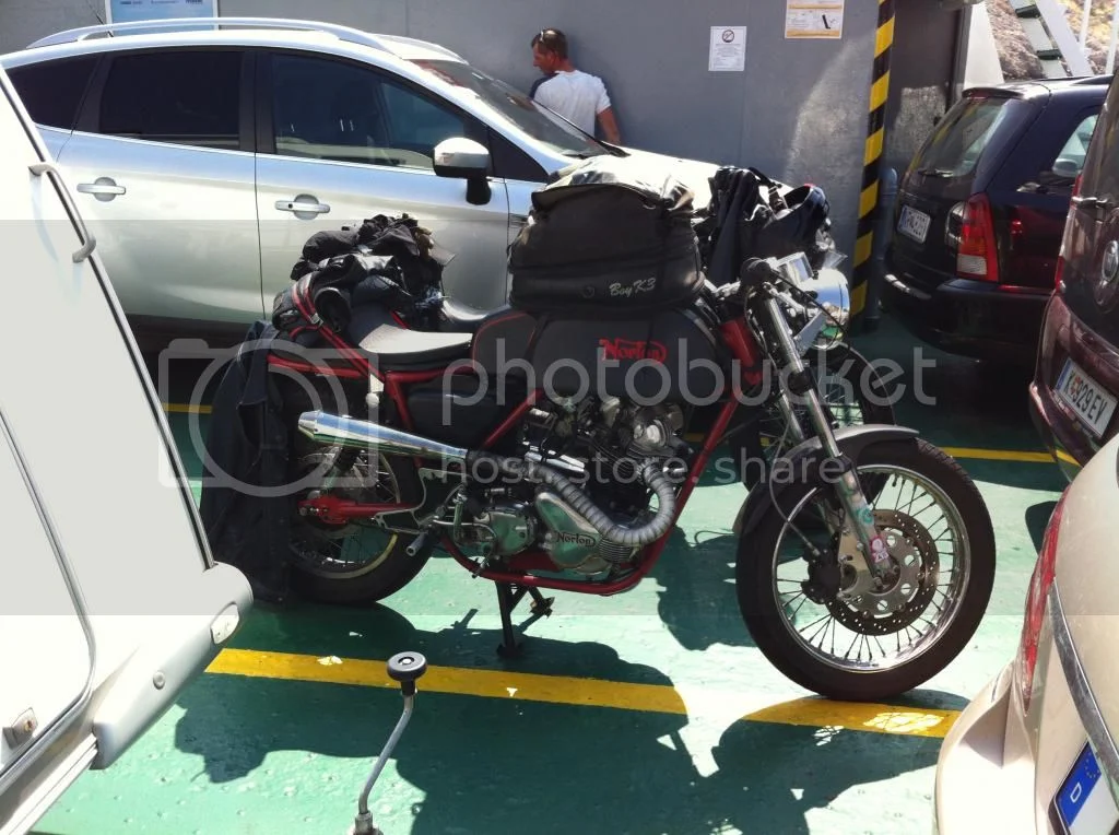 Pictures of your Norton Commandos