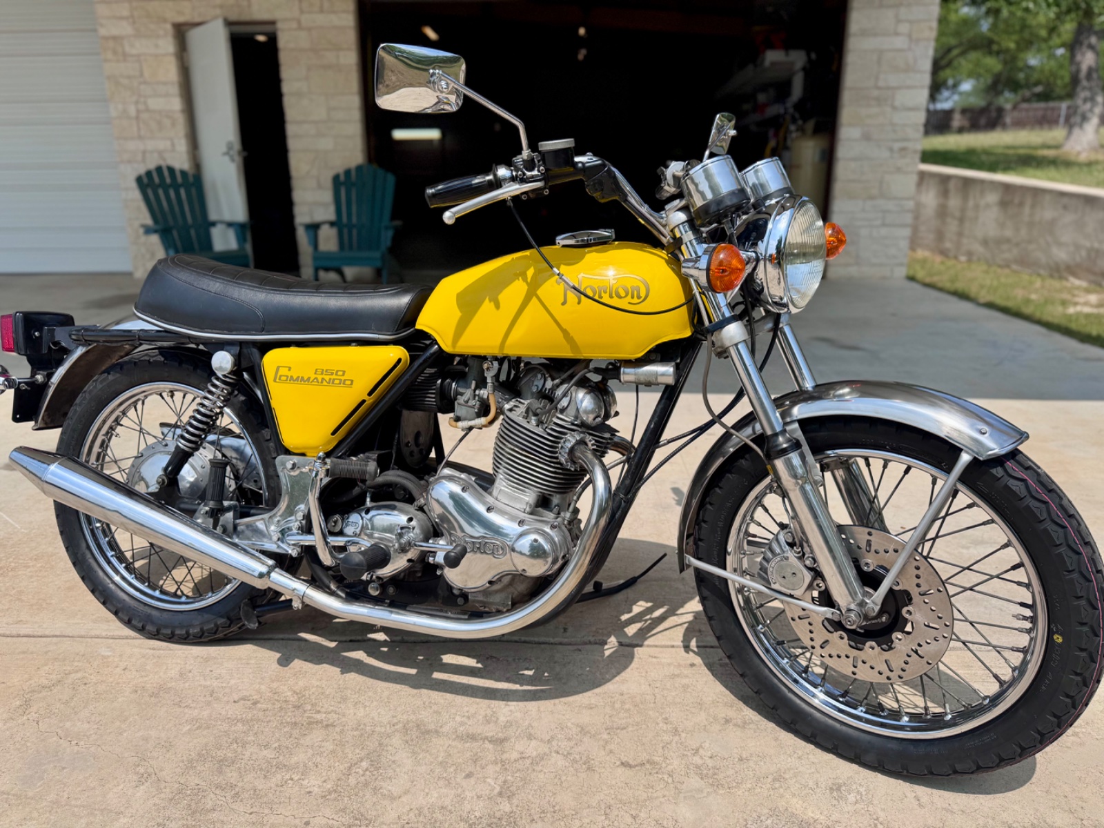 Pictures of your Norton Commandos