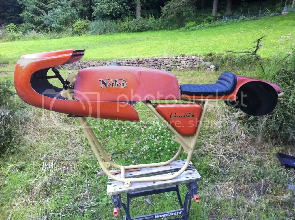 Is this metalflake paintscheme original Norton?