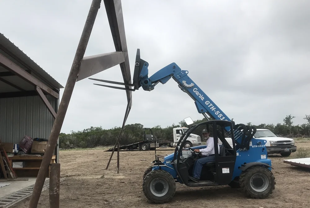 The new shop/hangar is taking shape...
