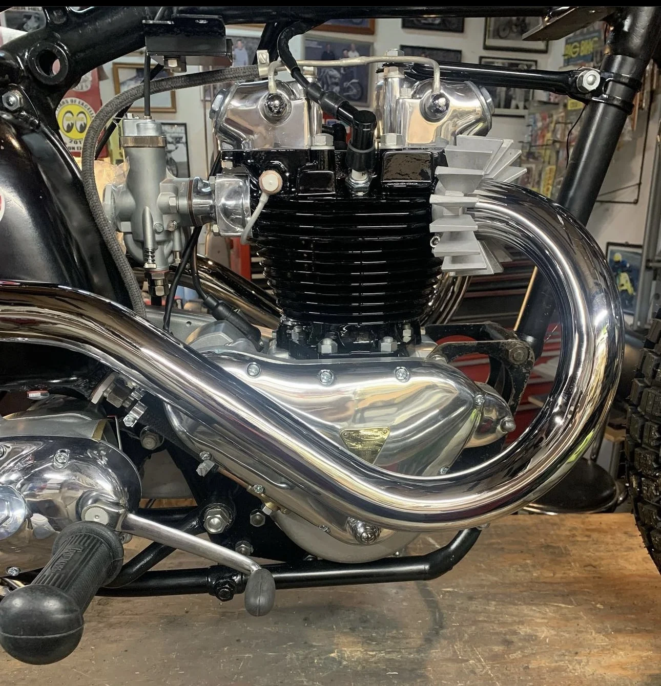 Headlight and tail light without battery.