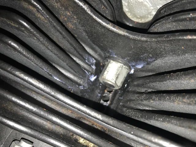 Cylinder head hardware