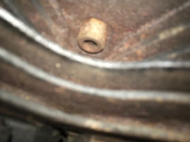 Cylinder head hardware