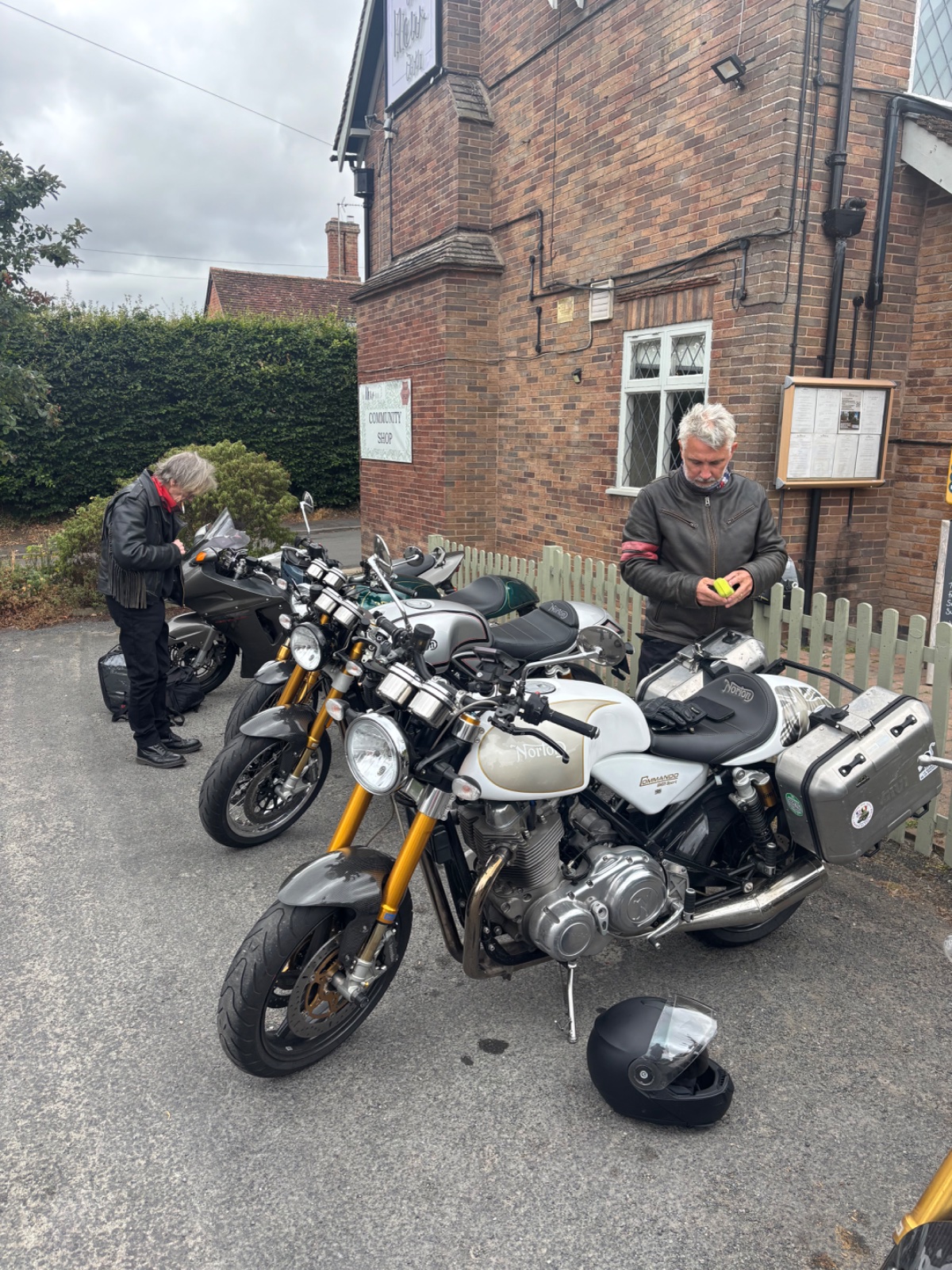 Pictures of your Norton 961