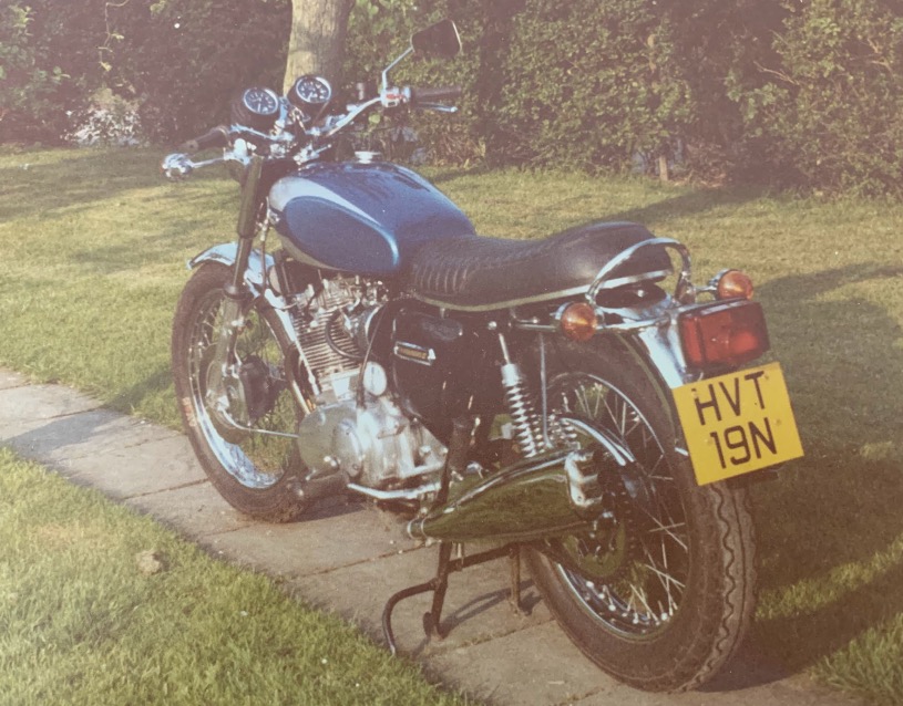Pictures of your Triumph T160 or similar .