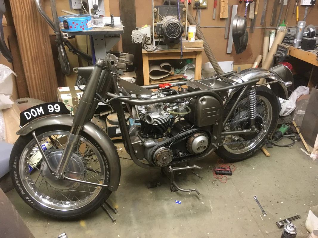 Dominator Head steady photo