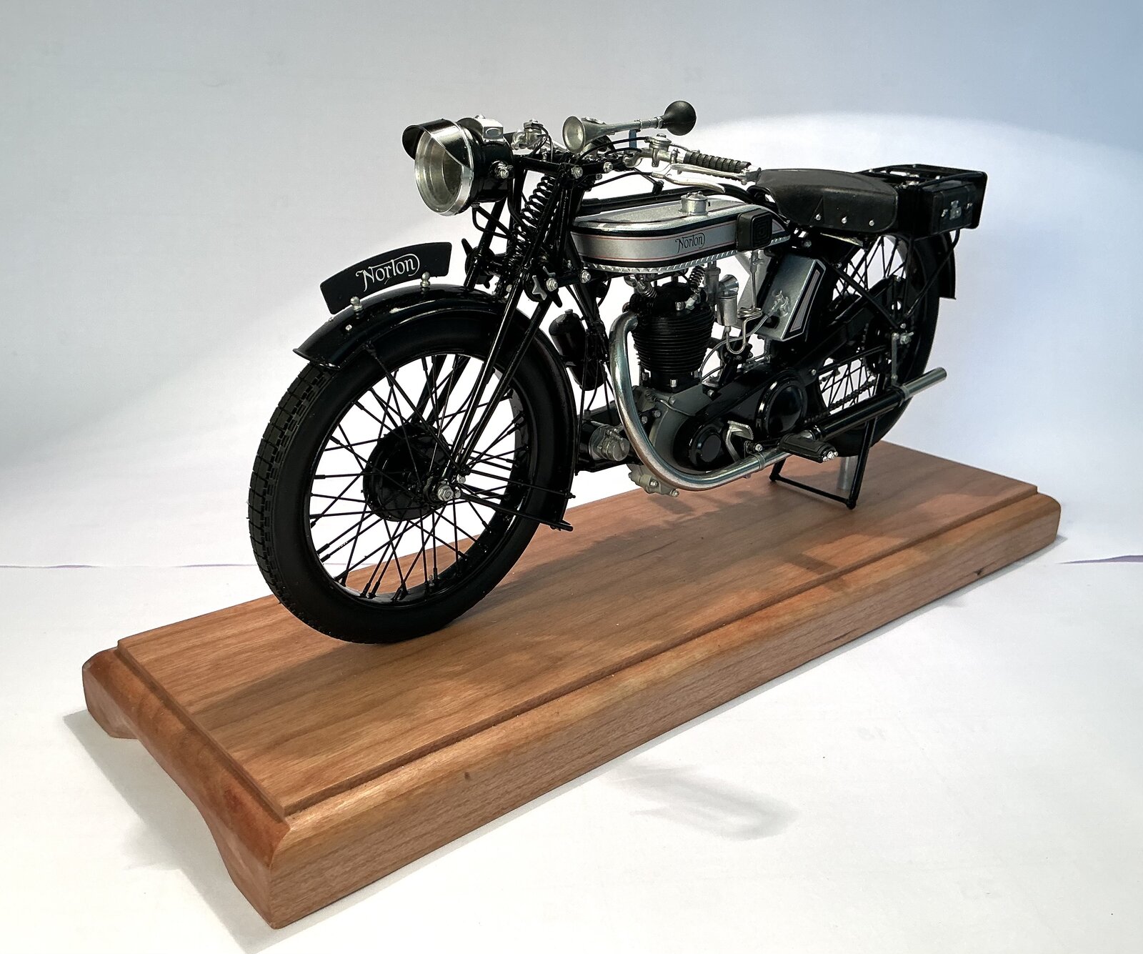 Scale model motorcycle