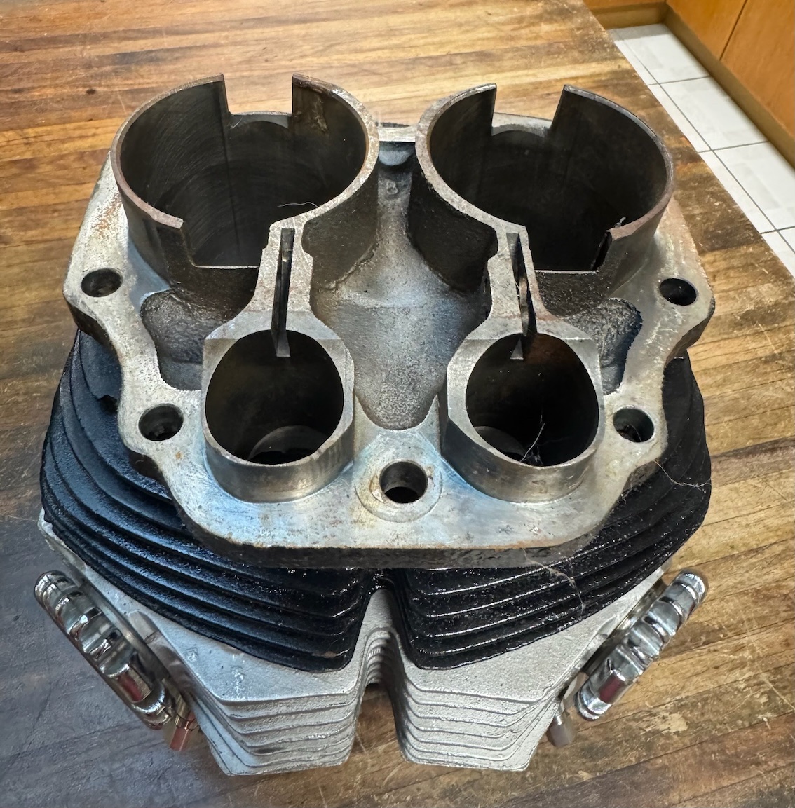 Does anyone have info about the cam followers of Tom Phillis's 1961 norton 500 twin racebike that lapped Isle of Man at 100 mph