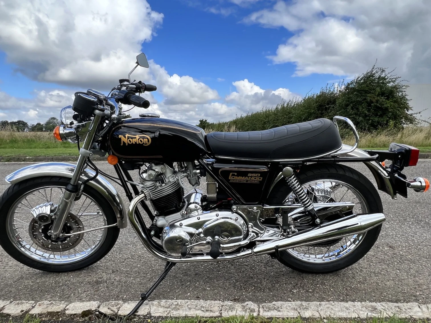 Pictures of your Norton Commandos