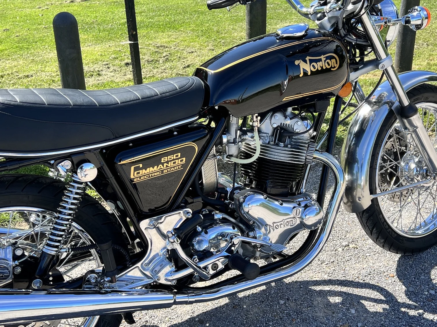 Pictures of your Norton Commandos