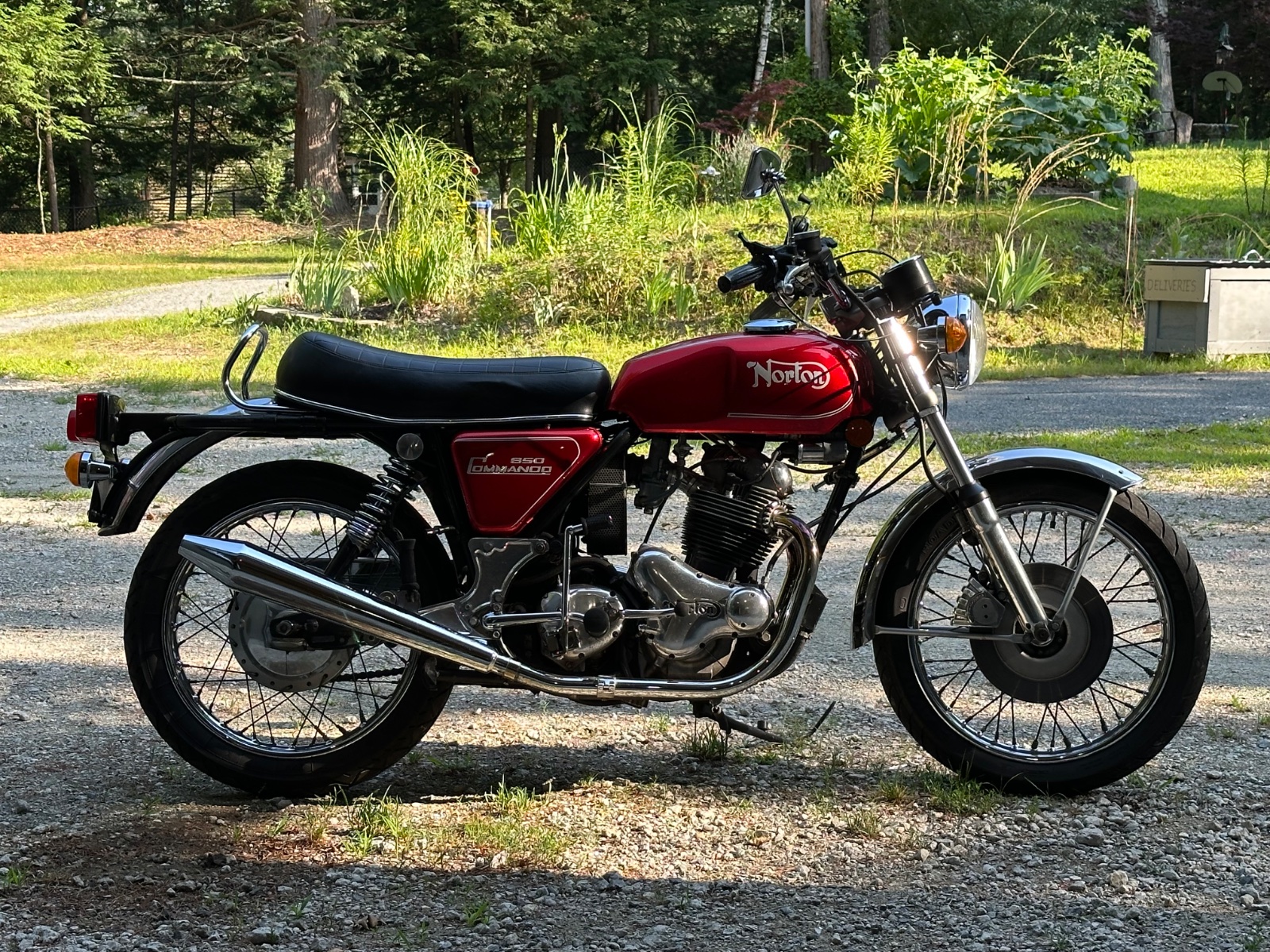 Pictures of your Norton Commandos